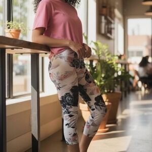✨Apana‎ Women's Medium Floral Print Capri Leggings Yoga Athletic Workout Pants